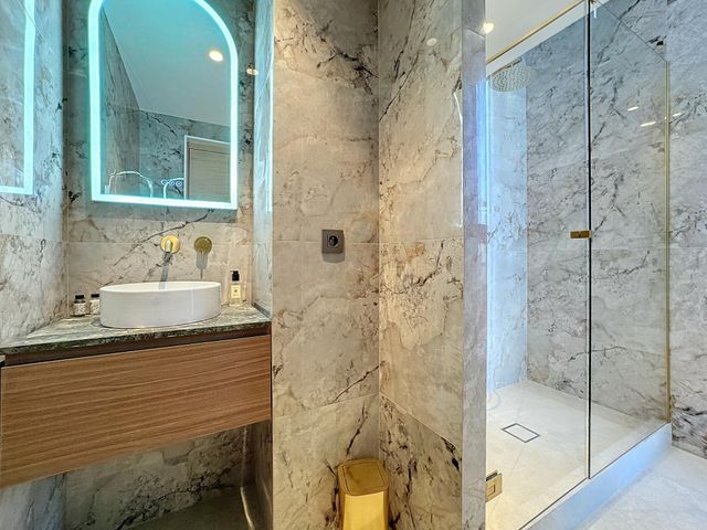 Appartement à vendre - 4 pièces - 102 m2 - Cannes - 06 - PROVENCE-ALPES-COTE-D-AZUR