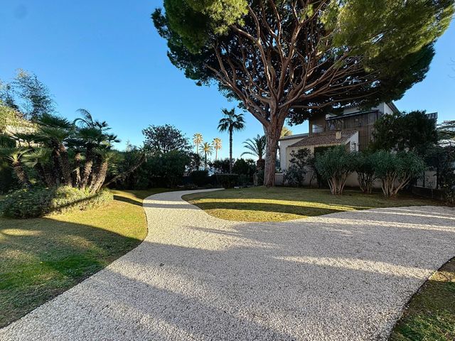 Appartement à vendre - 4 pièces - 102 m2 - Cannes - 06 - PROVENCE-ALPES-COTE-D-AZUR