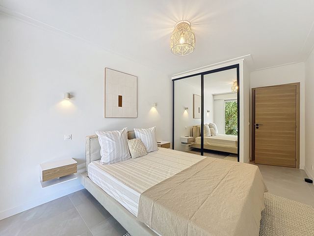 Appartement F4 à vendre - 4 pièces - 105 m2 - Cannes - 06 - PROVENCE-ALPES-COTE-D-AZUR