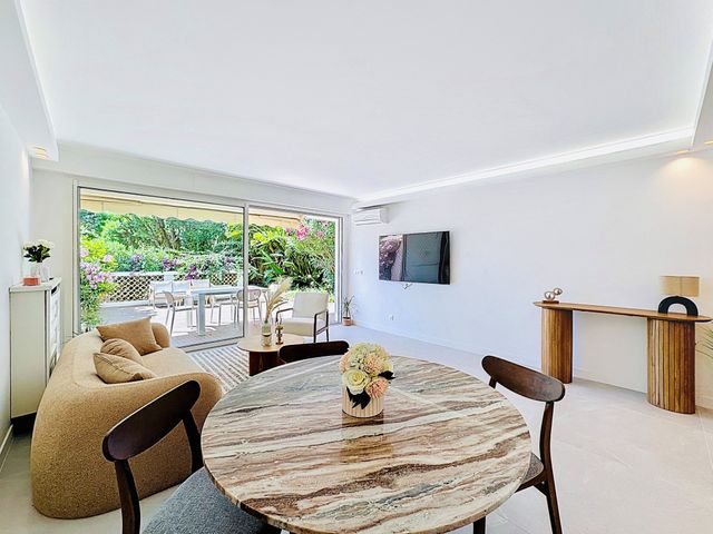 Appartement F4 à vendre - 4 pièces - 105 m2 - Cannes - 06 - PROVENCE-ALPES-COTE-D-AZUR