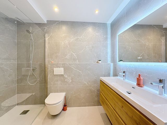 Appartement F4 à vendre - 4 pièces - 105 m2 - Cannes - 06 - PROVENCE-ALPES-COTE-D-AZUR