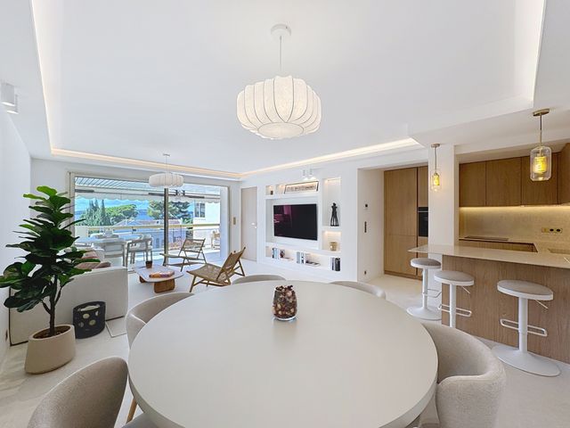 Appartement F4 à vendre - 4 pièces - 102 m2 - Cannes - 06 - PROVENCE-ALPES-COTE-D-AZUR
