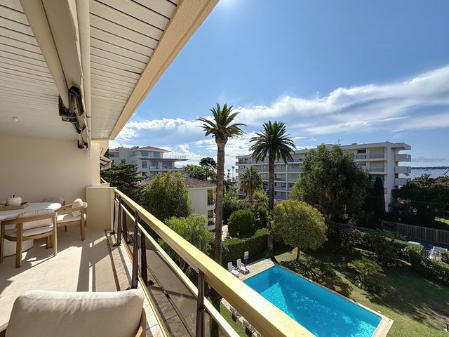 Appartement F4 à vendre - 4 pièces - 102 m2 - Cannes - 06 - PROVENCE-ALPES-COTE-D-AZUR
