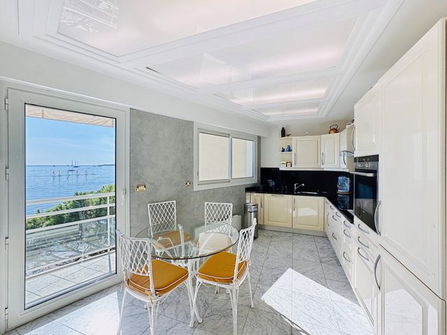 Appartement F4 à vendre - 4 pièces - 117,75 m2 - Cannes - 06 - PROVENCE-ALPES-COTE-D-AZUR