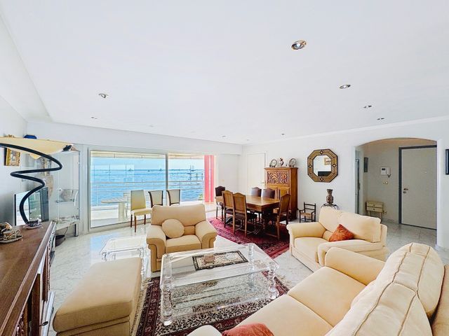 Appartement F4 à vendre - 4 pièces - 117,75 m2 - Cannes - 06 - PROVENCE-ALPES-COTE-D-AZUR