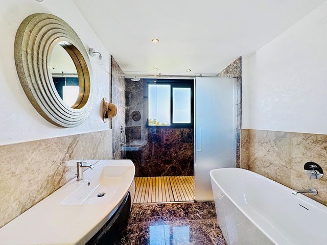 Appartement F4 &agrave; vendre - 4 pi&egrave;ces - 121,41 m2 - Cannes - 06 - PROVENCE-ALPES-COTE-D-AZUR