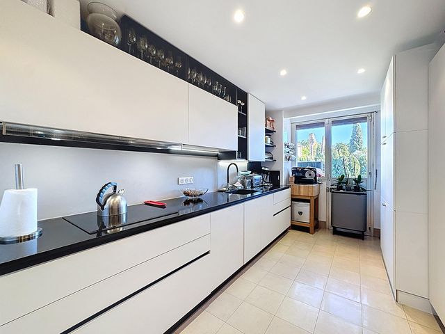 Appartement F4 à vendre - 4 pièces - 135 m2 - Cannes - 06 - PROVENCE-ALPES-COTE-D-AZUR