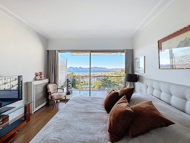 Appartement F4 à vendre - 4 pièces - 135 m2 - Cannes - 06 - PROVENCE-ALPES-COTE-D-AZUR