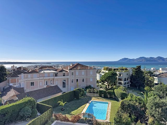Appartement F4 à vendre - 4 pièces - 135 m2 - Cannes - 06 - PROVENCE-ALPES-COTE-D-AZUR