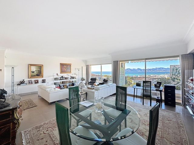 Appartement F4 à vendre - 4 pièces - 135 m2 - Cannes - 06 - PROVENCE-ALPES-COTE-D-AZUR