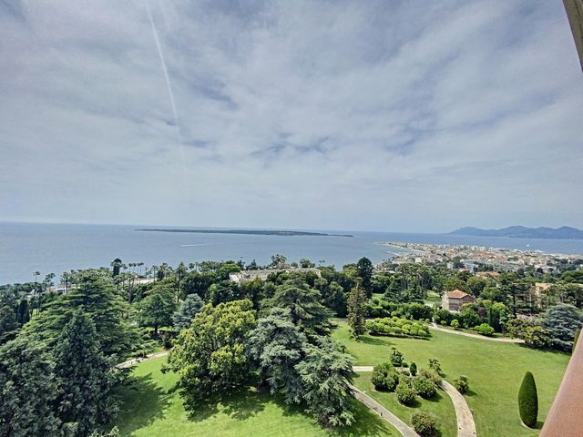 Appartement F3 à vendre - 3 pièces - 92 m2 - Cannes - 06 - PROVENCE-ALPES-COTE-D-AZUR