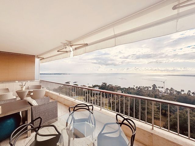 Appartement F3 à vendre - 3 pièces - 92 m2 - Cannes - 06 - PROVENCE-ALPES-COTE-D-AZUR