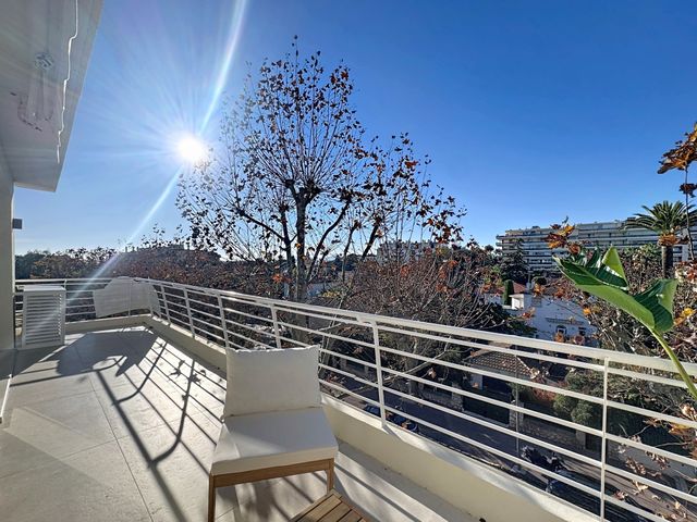 Appartement F3 &agrave; vendre - 3 pi&egrave;ces - 64,42 m2 - Cannes - 06 - PROVENCE-ALPES-COTE-D-AZUR