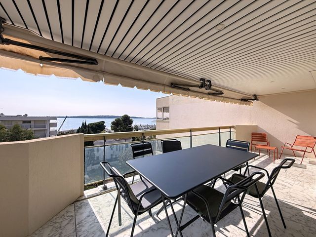 Appartement F4 &agrave; louer - 4 pi&egrave;ces - 85,08 m2 - Cannes - 06 - PROVENCE-ALPES-COTE-D-AZUR