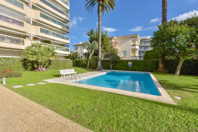 Appartement F4 &agrave; louer - 4 pi&egrave;ces - 85,08 m2 - Cannes - 06 - PROVENCE-ALPES-COTE-D-AZUR