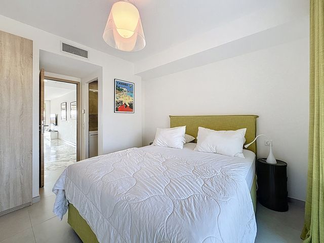 Appartement F4 &agrave; louer - 4 pi&egrave;ces - 85,08 m2 - Cannes - 06 - PROVENCE-ALPES-COTE-D-AZUR