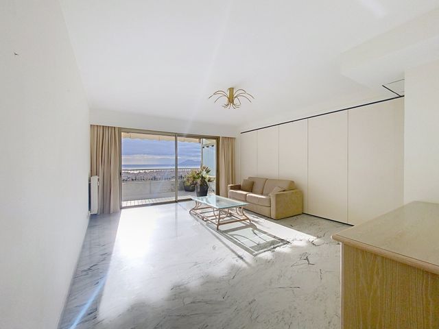 Appartement F3 &agrave; louer - 3 pi&egrave;ces - 83 m2 - Cannes - 06 - PROVENCE-ALPES-COTE-D-AZUR