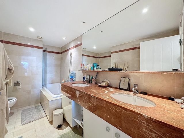 Appartement F3 &agrave; louer - 3 pi&egrave;ces - 99,91 m2 - Cannes - 06 - PROVENCE-ALPES-COTE-D-AZUR