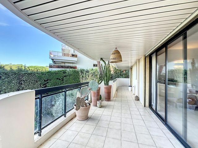 Appartement F3 &agrave; louer - 3 pi&egrave;ces - 99,91 m2 - Cannes - 06 - PROVENCE-ALPES-COTE-D-AZUR