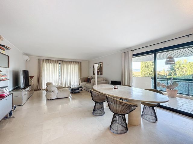 Appartement F3 &agrave; louer - 3 pi&egrave;ces - 99,91 m2 - Cannes - 06 - PROVENCE-ALPES-COTE-D-AZUR