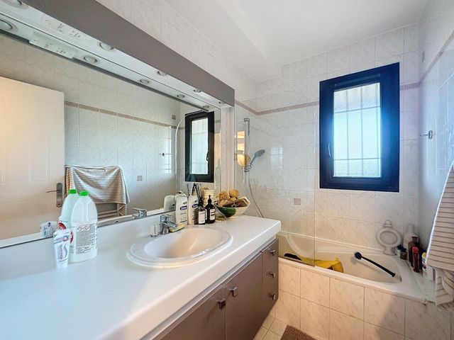 Appartement F3 &agrave; louer - 3 pi&egrave;ces - 99,91 m2 - Cannes - 06 - PROVENCE-ALPES-COTE-D-AZUR