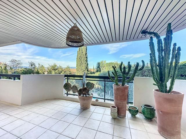 Appartement F3 &agrave; louer - 3 pi&egrave;ces - 99,91 m2 - Cannes - 06 - PROVENCE-ALPES-COTE-D-AZUR