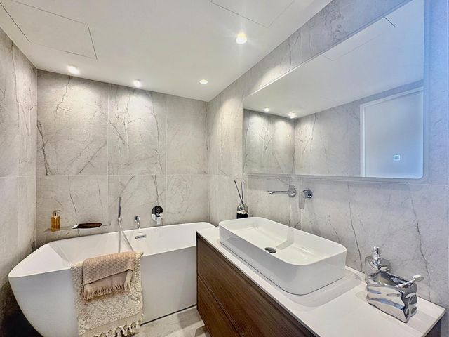 Appartement F4 &agrave; vendre - 4 pi&egrave;ces - 83 m2 - Cannes - 06 - PROVENCE-ALPES-COTE-D-AZUR