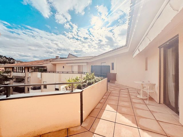 Appartement F4 &agrave; vendre - 4 pi&egrave;ces - 83 m2 - Cannes - 06 - PROVENCE-ALPES-COTE-D-AZUR