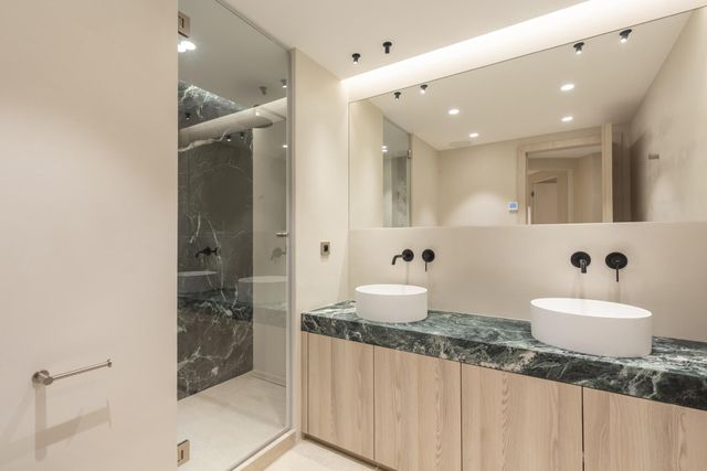 Appartement F4 &agrave; vendre - 4 pi&egrave;ces - 113,18 m2 - Cannes - 06 - PROVENCE-ALPES-COTE-D-AZUR