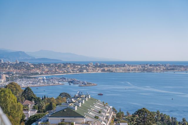 Appartement F3 &agrave; vendre - 3 pi&egrave;ces - 83,65 m2 - Cannes - 06 - PROVENCE-ALPES-COTE-D-AZUR