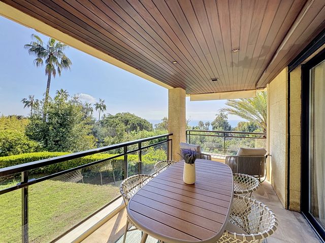 Appartement F3 &agrave; vendre - 3 pi&egrave;ces - 83,60 m2 - Vallauris - 06 - PROVENCE-ALPES-COTE-D-AZUR