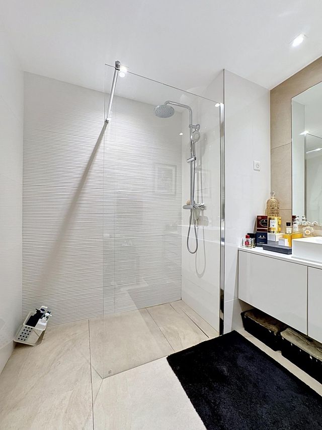 Appartement F3 &agrave; vendre - 2 pi&egrave;ces - 80 m2 - Cannes - 06 - PROVENCE-ALPES-COTE-D-AZUR