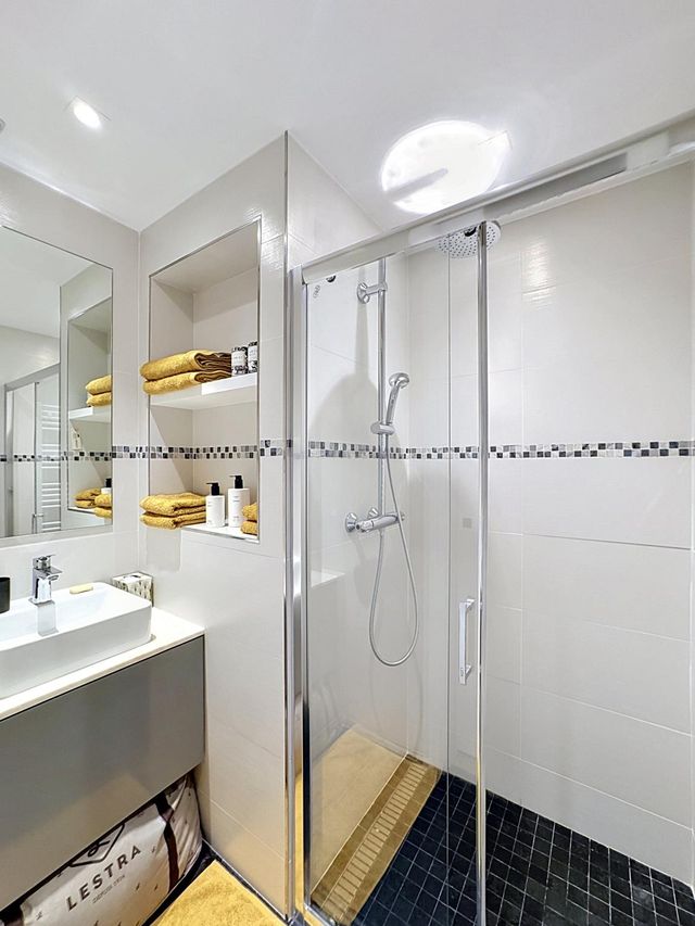 Appartement F3 &agrave; vendre - 2 pi&egrave;ces - 80 m2 - Cannes - 06 - PROVENCE-ALPES-COTE-D-AZUR