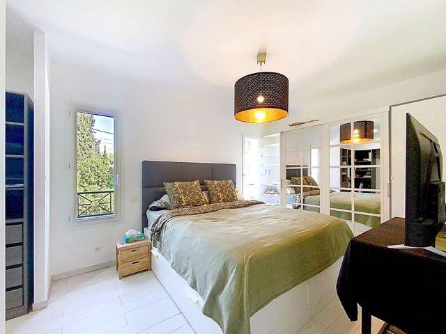 Maison &agrave; louer - 6 pi&egrave;ces - 180 m2 - Roquefort Les Pins - 06 - PROVENCE-ALPES-COTE-D-AZUR