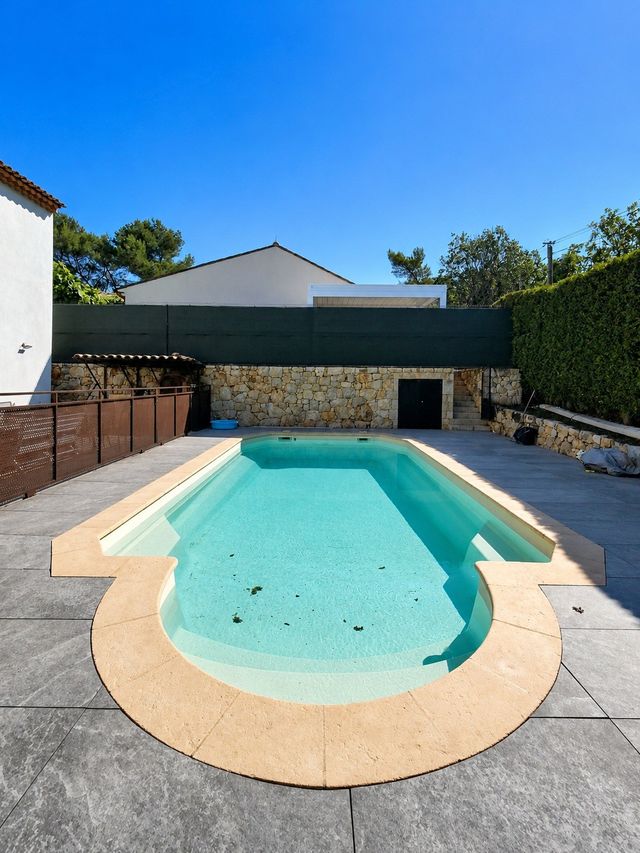 Maison &agrave; louer - 6 pi&egrave;ces - 180 m2 - Roquefort Les Pins - 06 - PROVENCE-ALPES-COTE-D-AZUR