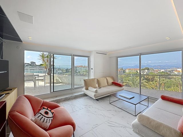 Appartement F6 &agrave; vendre - 6 pi&egrave;ces - 175,27 m2 - Cannes - 06 - PROVENCE-ALPES-COTE-D-AZUR