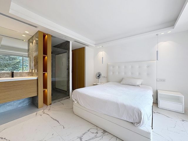 Appartement F6 &agrave; vendre - 6 pi&egrave;ces - 175,27 m2 - Cannes - 06 - PROVENCE-ALPES-COTE-D-AZUR