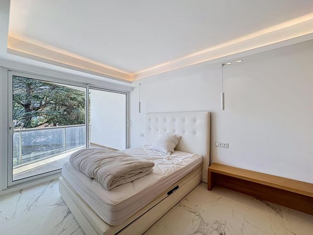 Appartement F6 &agrave; vendre - 6 pi&egrave;ces - 175,27 m2 - Cannes - 06 - PROVENCE-ALPES-COTE-D-AZUR