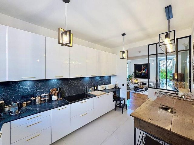 Maison &agrave; vendre - 7 pi&egrave;ces - 254,05 m2 - Le Cannet - 06 - PROVENCE-ALPES-COTE-D-AZUR