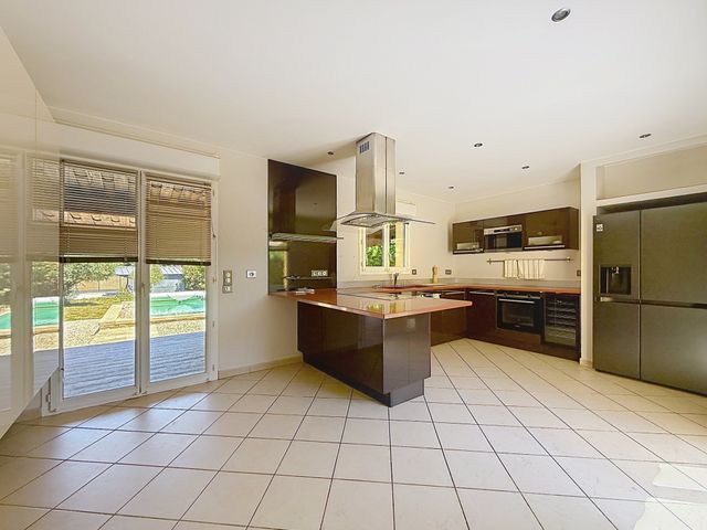 Maison &agrave; louer - 4 pi&egrave;ces - 117,04 m2 - La Roquette Sur Siagne - 06 - PROVENCE-ALPES-COTE-D-AZUR