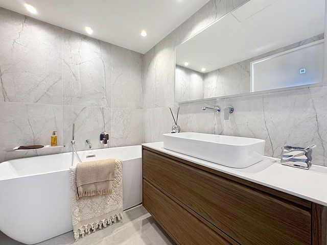 Appartement F4 &agrave; vendre - 4 pi&egrave;ces - 83 m2 - Cannes - 06 - PROVENCE-ALPES-COTE-D-AZUR