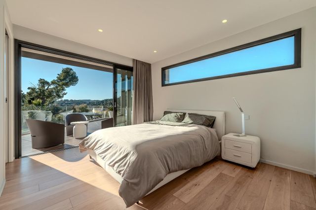 Maison &agrave; louer - 7 pi&egrave;ces - 275,90 m2 - Roquefort Les Pins - 06 - PROVENCE-ALPES-COTE-D-AZUR