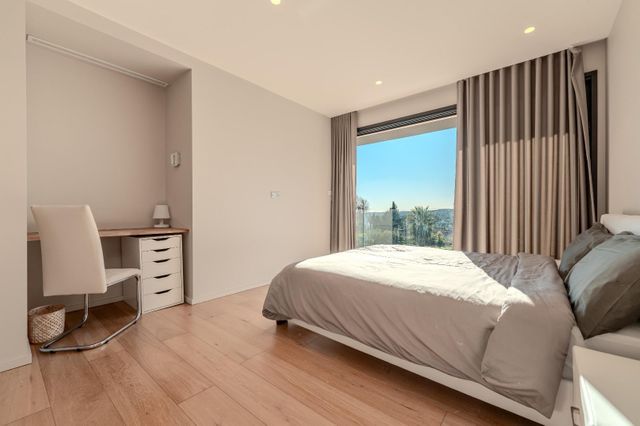 Maison &agrave; louer - 7 pi&egrave;ces - 275,90 m2 - Roquefort Les Pins - 06 - PROVENCE-ALPES-COTE-D-AZUR