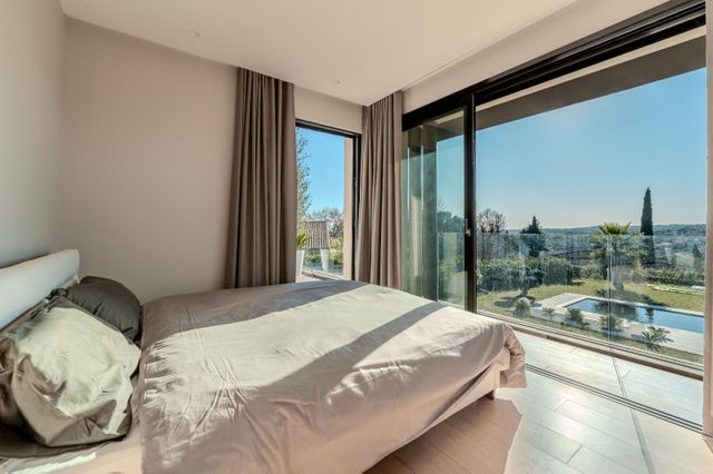 Maison &agrave; louer - 7 pi&egrave;ces - 275,90 m2 - Roquefort Les Pins - 06 - PROVENCE-ALPES-COTE-D-AZUR