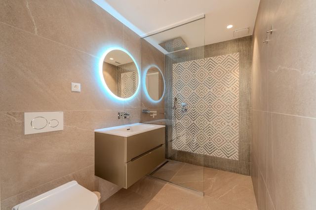 Maison &agrave; louer - 7 pi&egrave;ces - 275,90 m2 - Roquefort Les Pins - 06 - PROVENCE-ALPES-COTE-D-AZUR