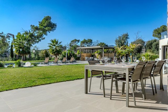 Maison &agrave; louer - 7 pi&egrave;ces - 275,90 m2 - Roquefort Les Pins - 06 - PROVENCE-ALPES-COTE-D-AZUR
