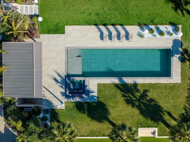 Maison &agrave; louer - 7 pi&egrave;ces - 275,90 m2 - Roquefort Les Pins - 06 - PROVENCE-ALPES-COTE-D-AZUR