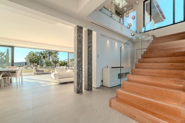 Maison &agrave; louer - 7 pi&egrave;ces - 275,90 m2 - Roquefort Les Pins - 06 - PROVENCE-ALPES-COTE-D-AZUR