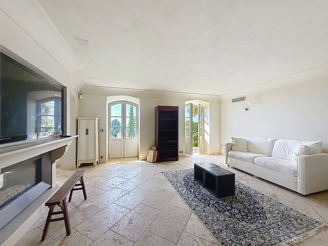Maison &agrave; louer - 5 pi&egrave;ces - 158 m2 - Vallauris - 06 - PROVENCE-ALPES-COTE-D-AZUR