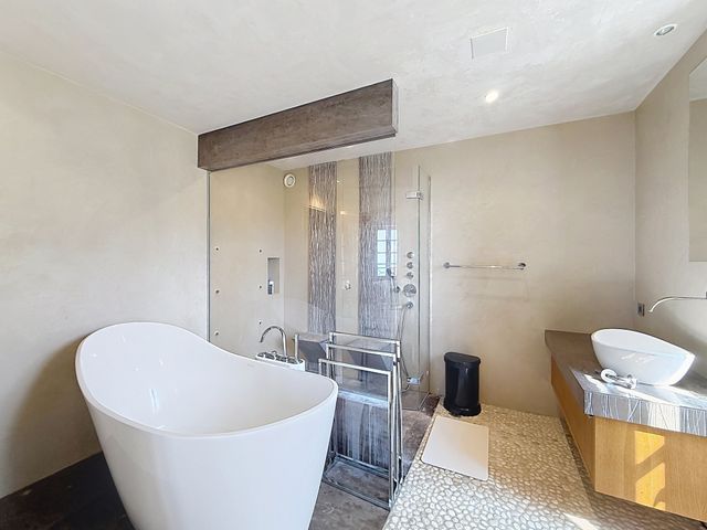 Maison &agrave; louer - 5 pi&egrave;ces - 158 m2 - Vallauris - 06 - PROVENCE-ALPES-COTE-D-AZUR